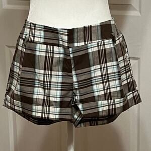 2b Clothing plaid short shorts, women’s size L. Cuffed, front zip, mid rise.